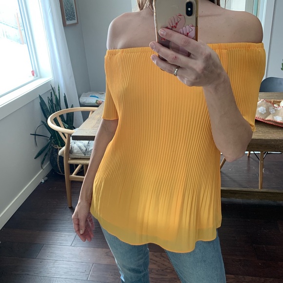 Micheal Kors designee top - Picture 3 of 4